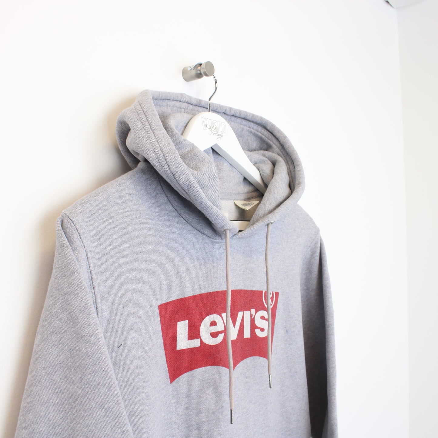 Vintage Levi's hoodie in grey. Best fits S