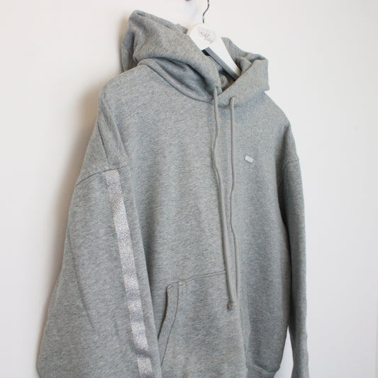 Vintage Levi's cropped hoodie in grey. Best fits M