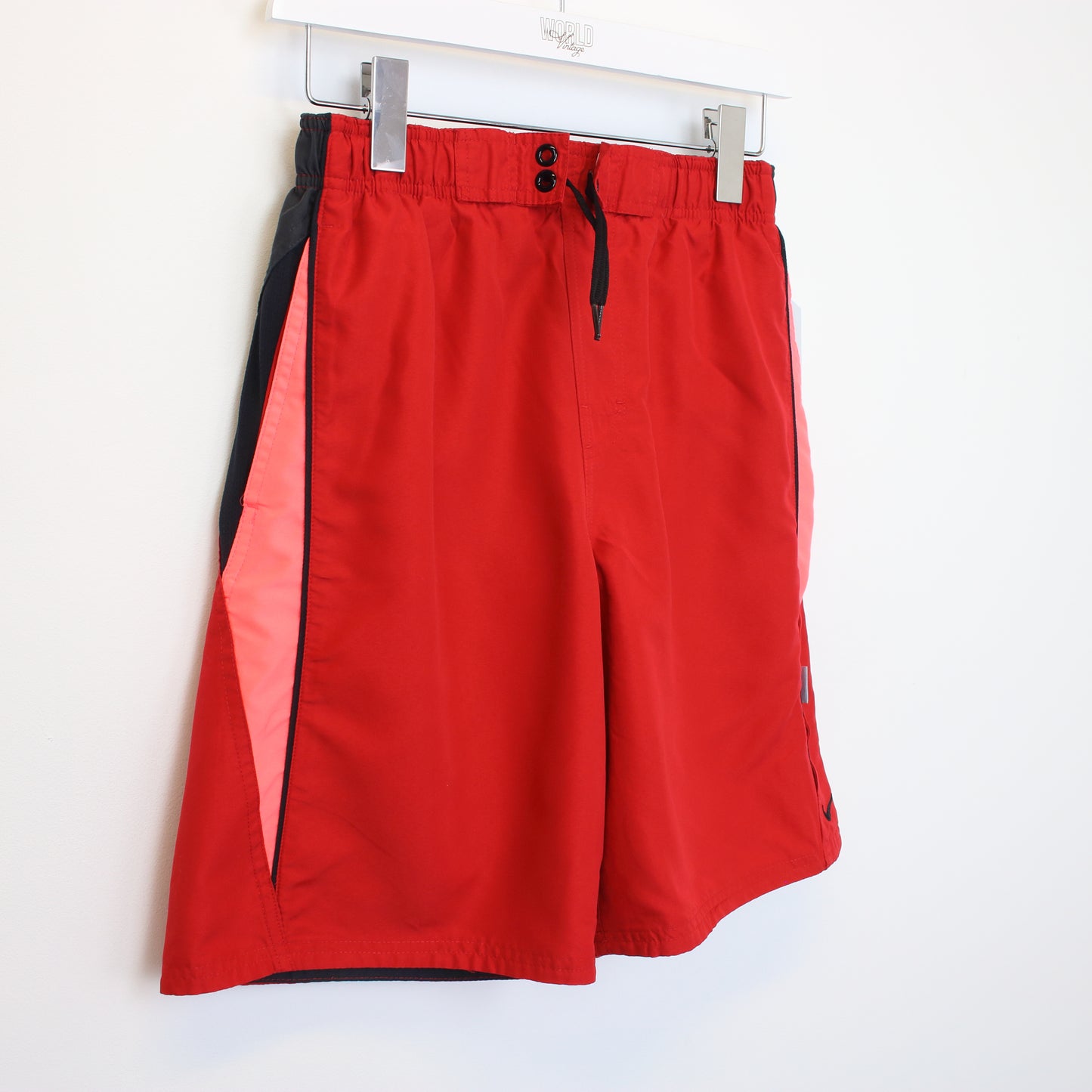 Vintage Nike shorts in red. Best fits S