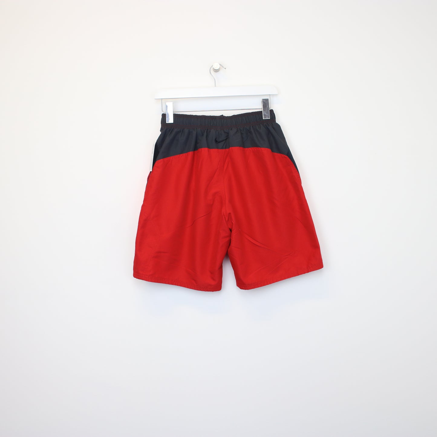 Vintage Nike shorts in red. Best fits S