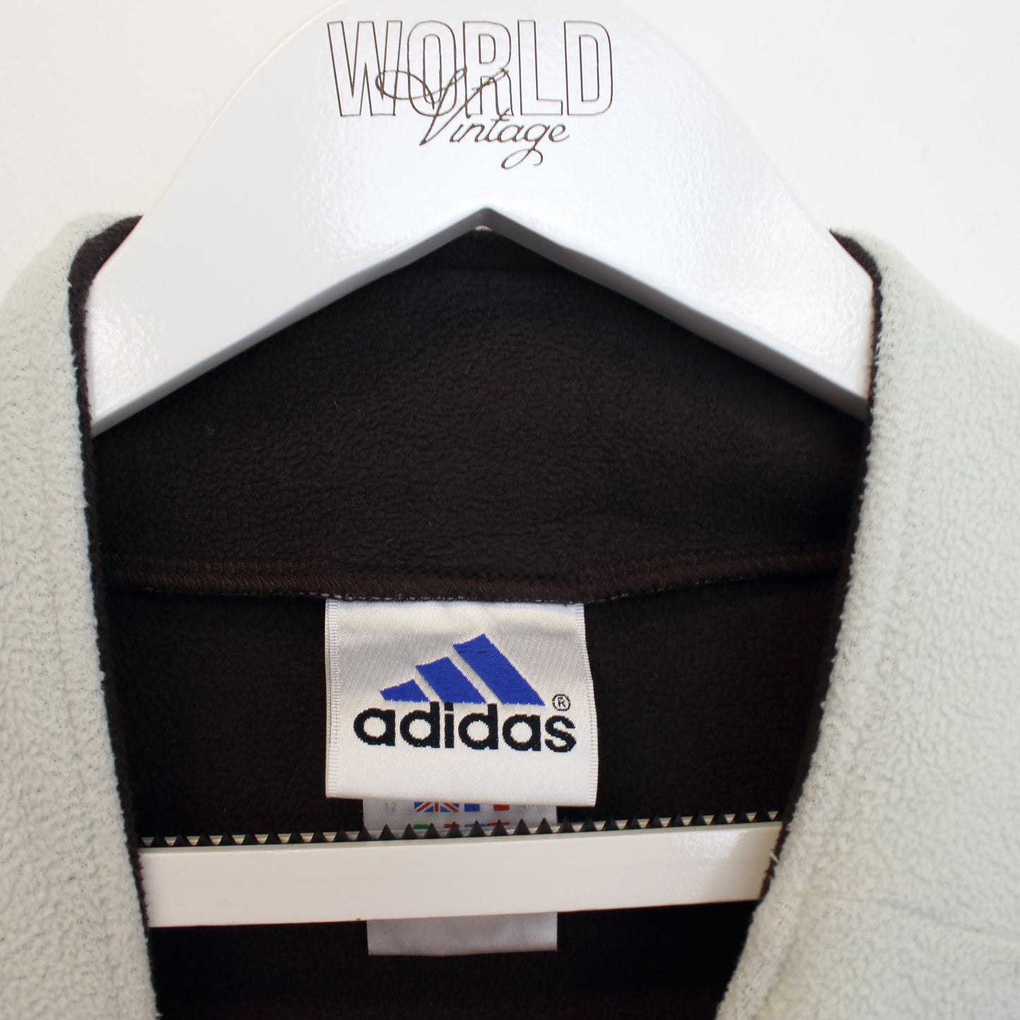 Vintage Adidas fleece in white. Best fits XS