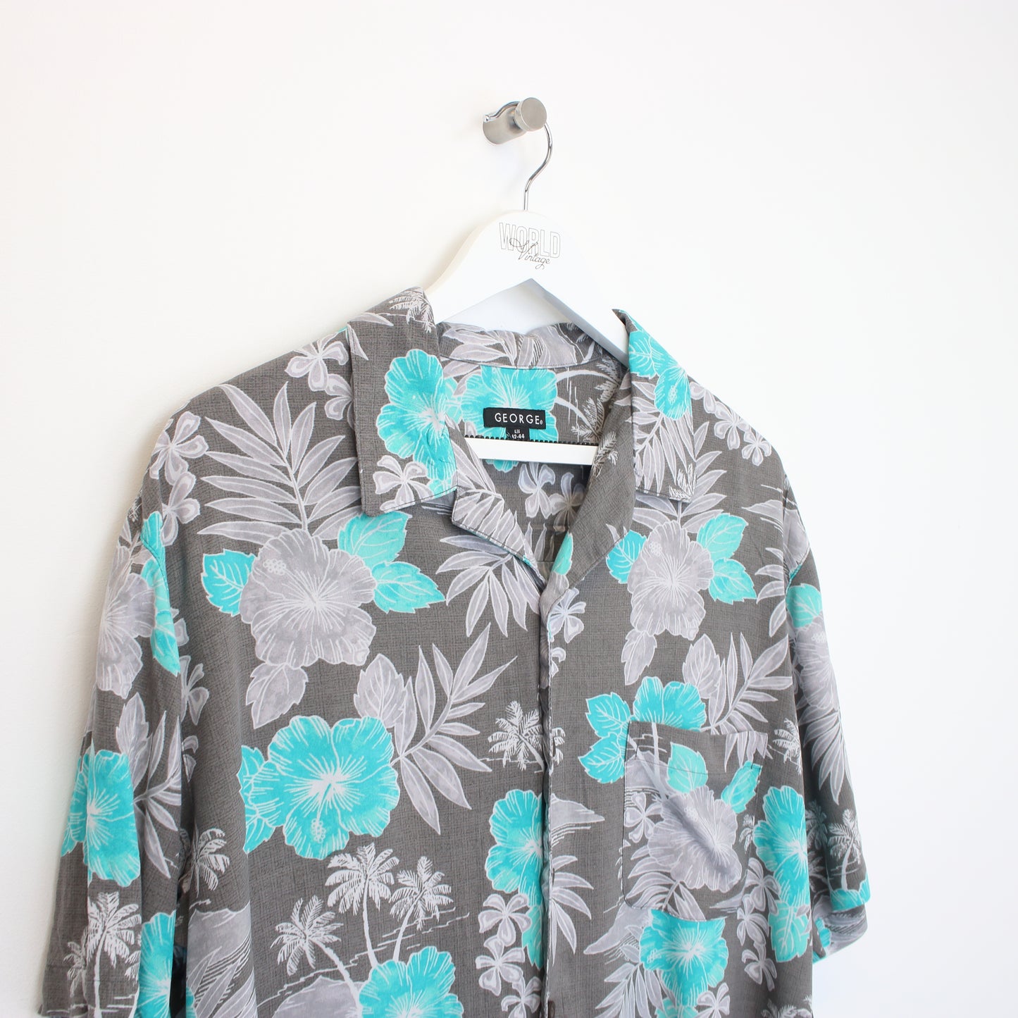 Vintage George hawaiian shirt in grey and green floral. Best fits L