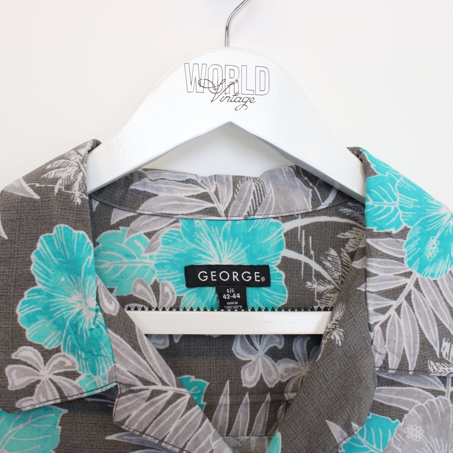 Vintage George hawaiian shirt in grey and green floral. Best fits L