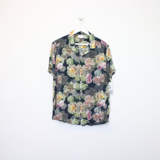 Vintage Asos hawaiian shirt in floral design. Best fits S
