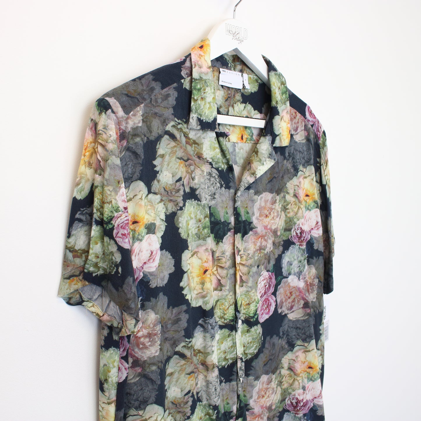 Vintage Asos hawaiian shirt in floral design. Best fits S