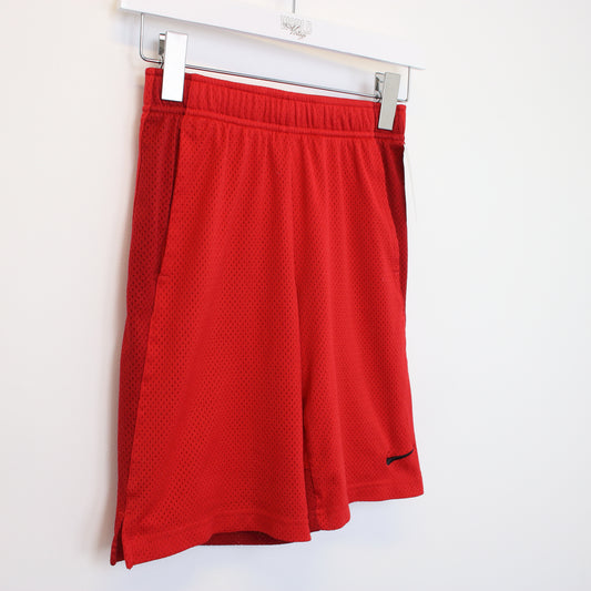 Vintage Nike shorts in red. Best fits M