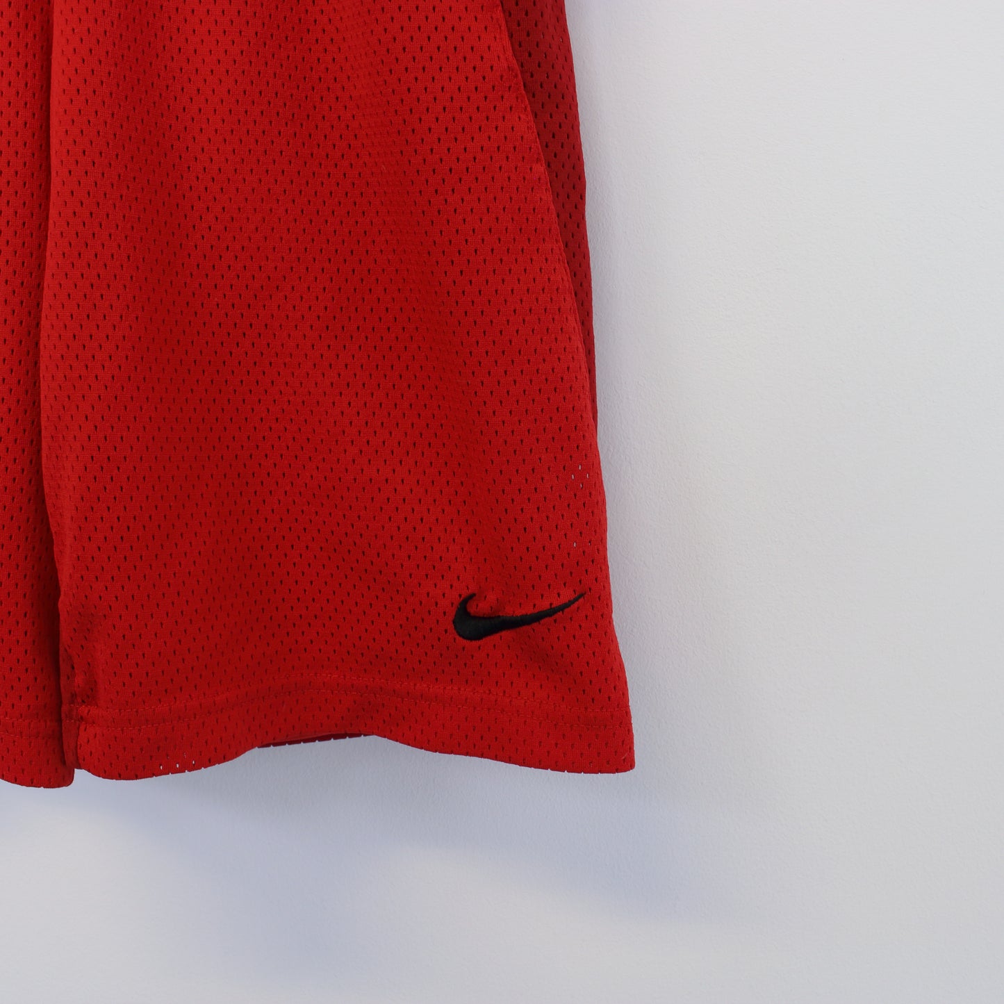 Vintage Nike shorts in red. Best fits M