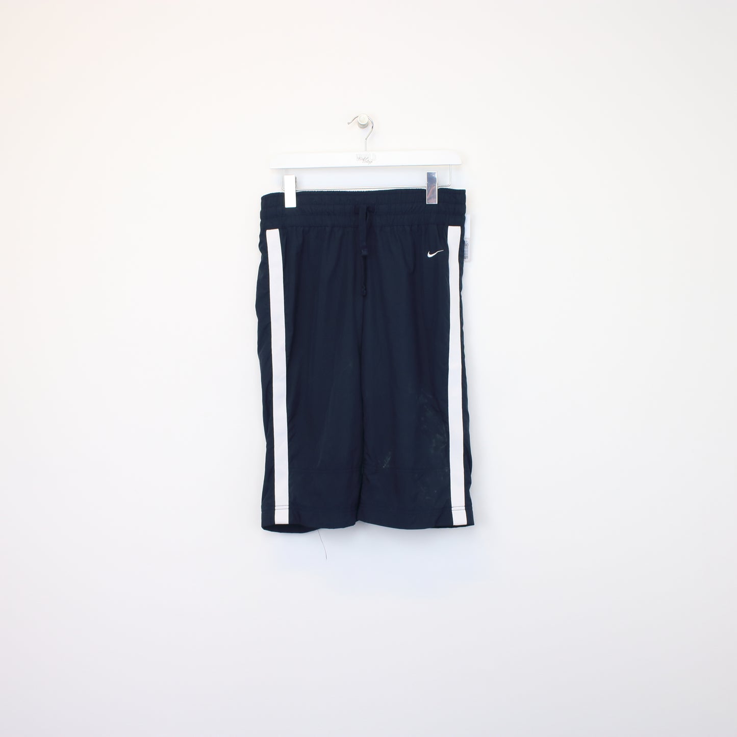 Vintage Nike shorts in black and white. Best fits S