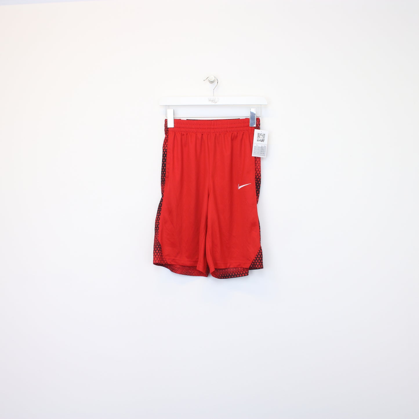 Vintage Nike shorts in red and black. Best fits M