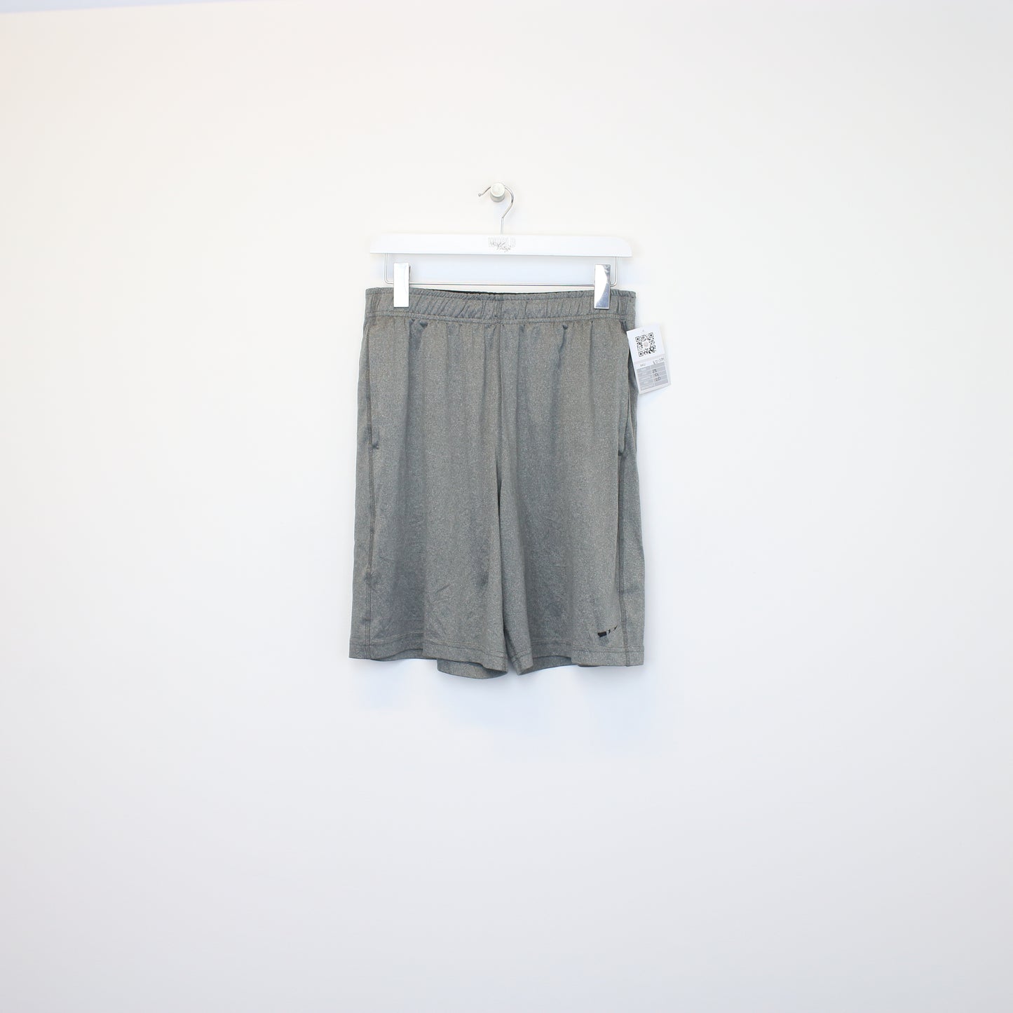 Vintage Nike shorts in grey. Best fits L