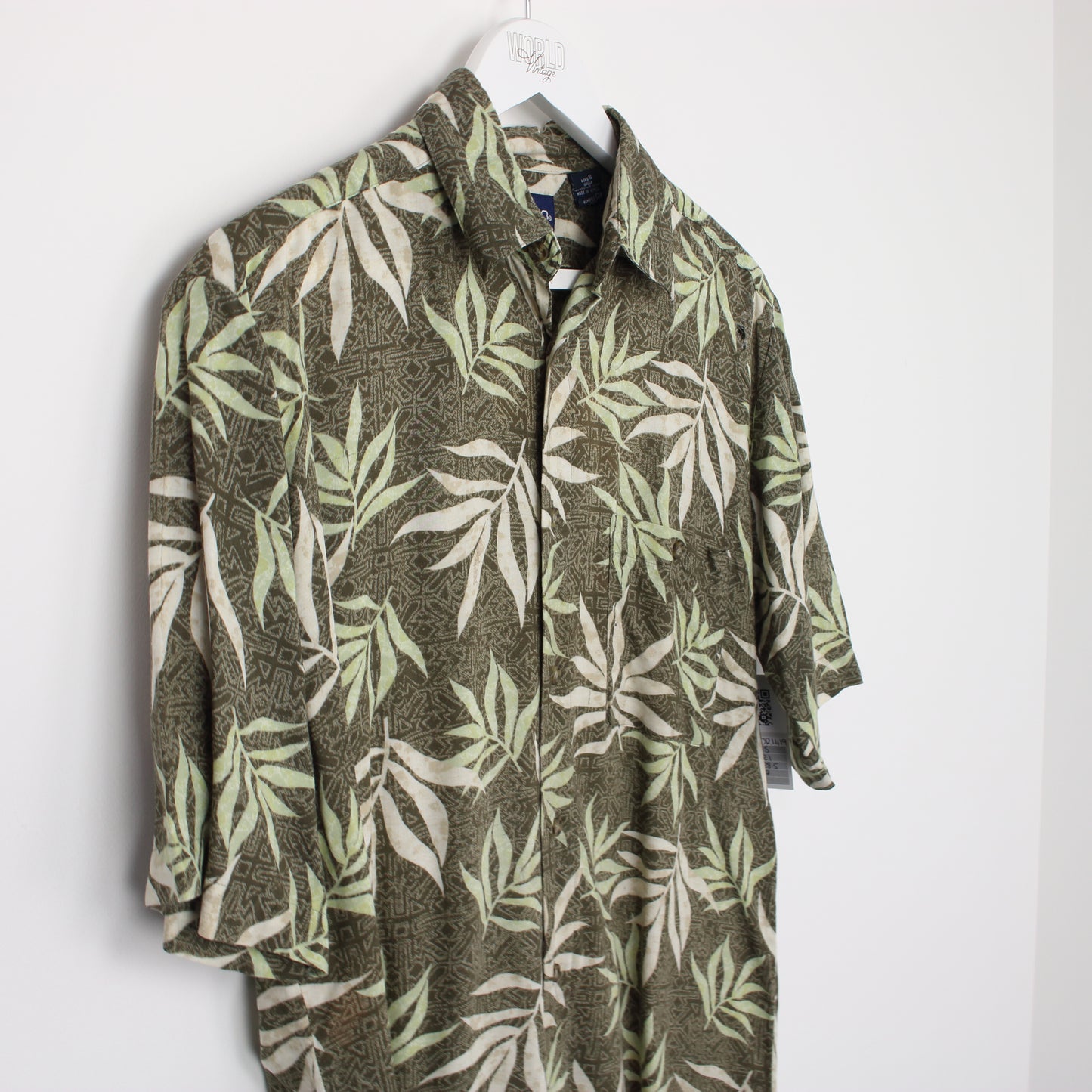 Vintage Puritan Hawaiian shirt in green. Best fits S