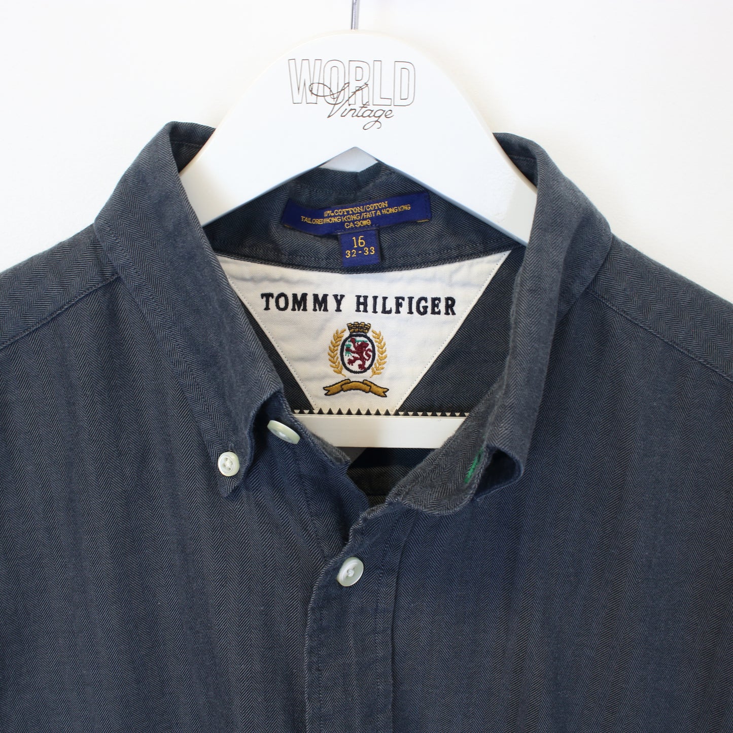 Vintage Tommy Hilfiger shirt in grey. Best fits L