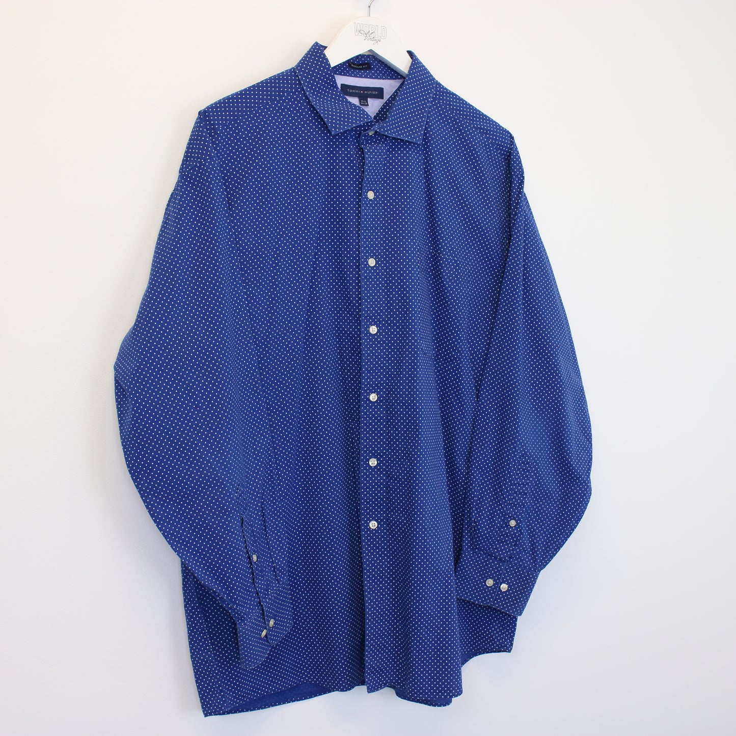 Vintage Tommy Hilfiger patterned shirt in blue. Best fits L