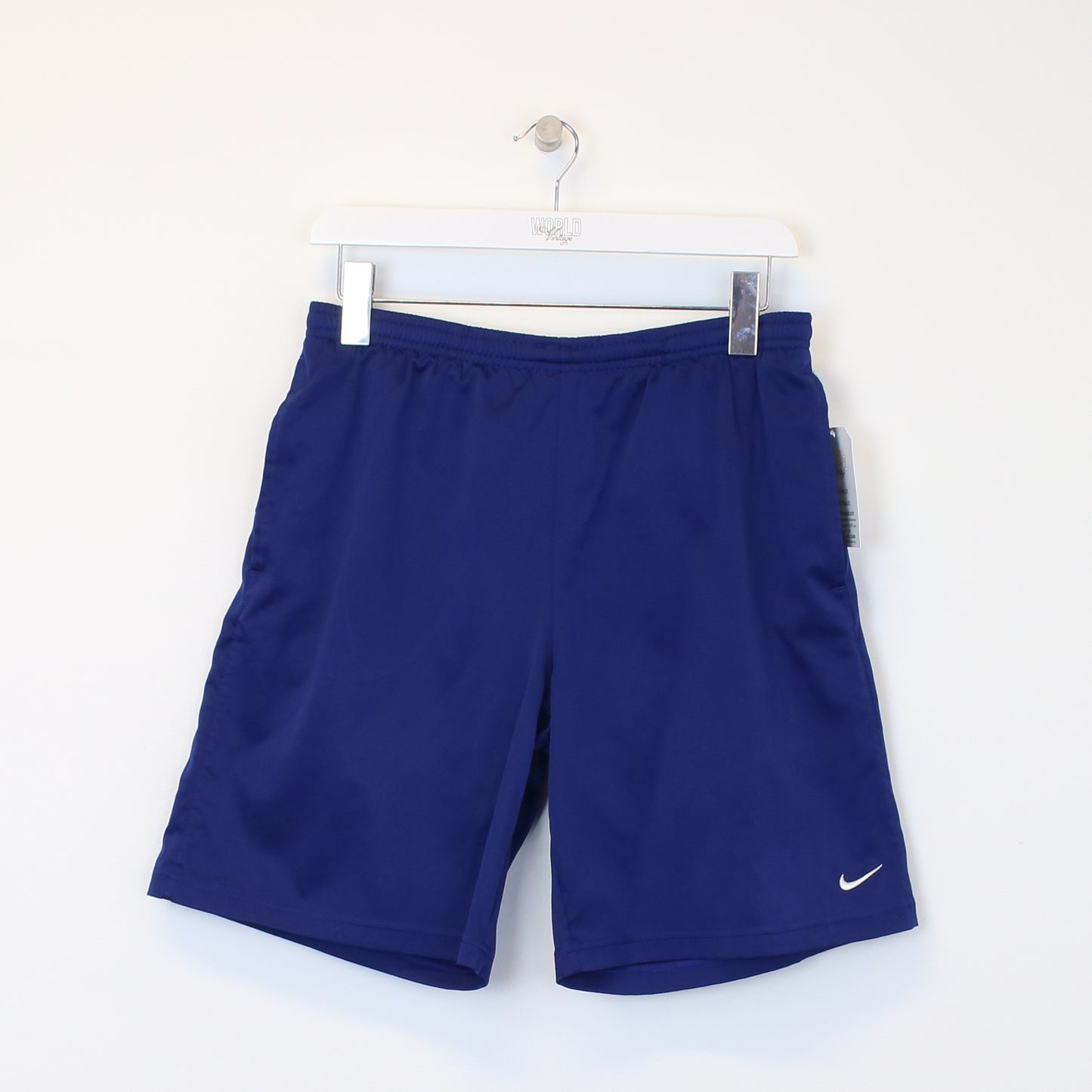 Vintage Nike shorts in navy blue. Best fits M