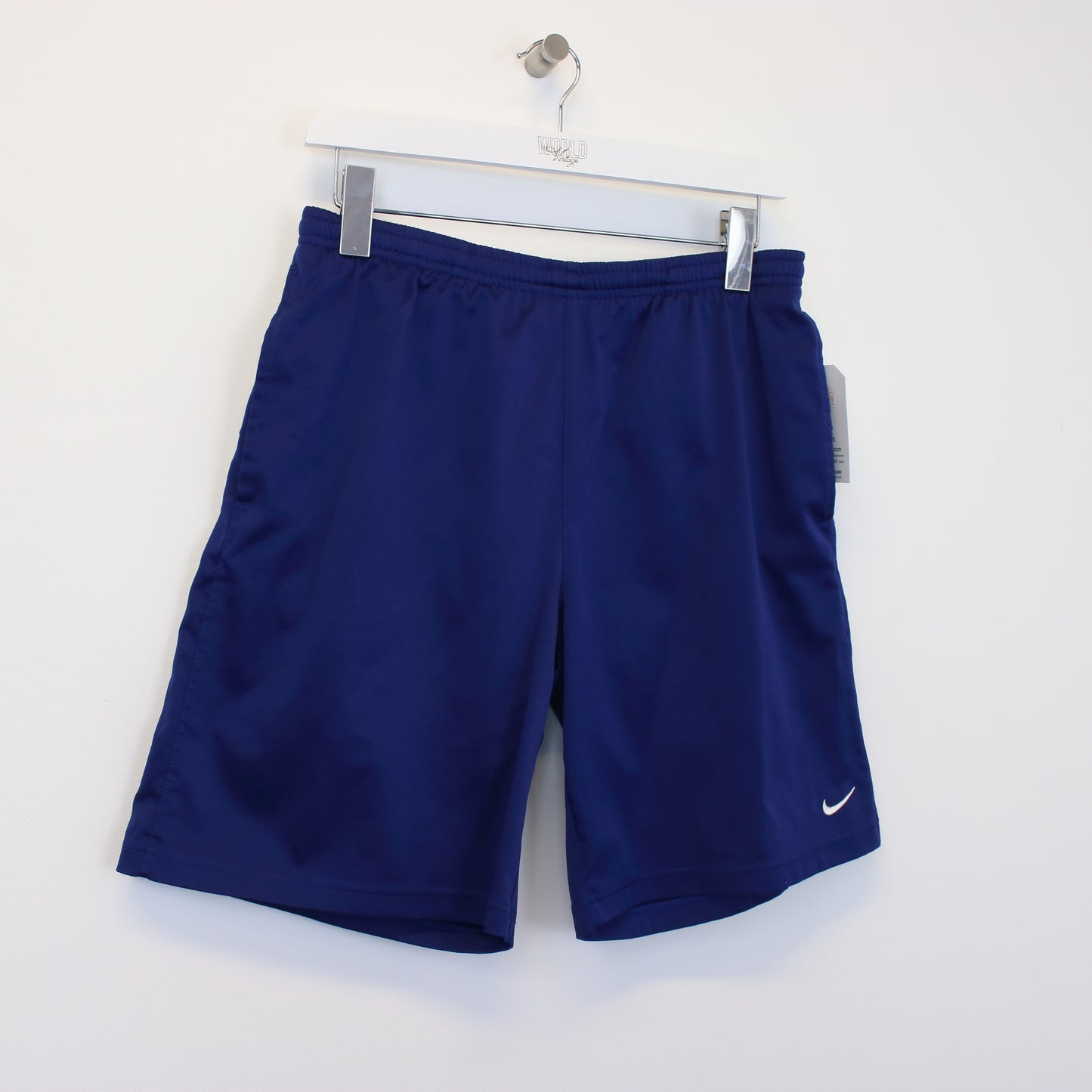 Vintage Nike shorts in navy blue. Best fits M