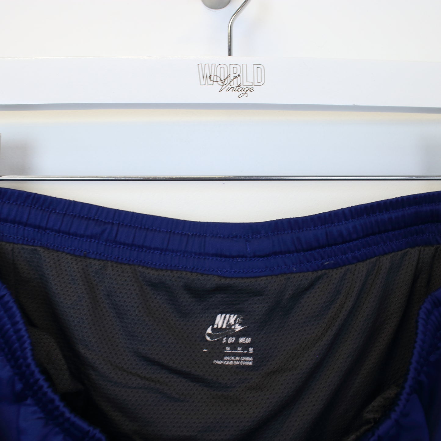 Vintage Nike shorts in navy blue. Best fits M