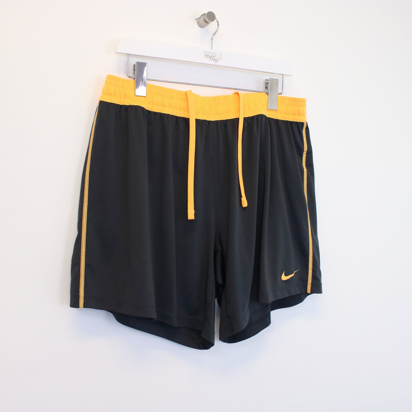 Vintage Nike shorts in orange and black. Best fits XL