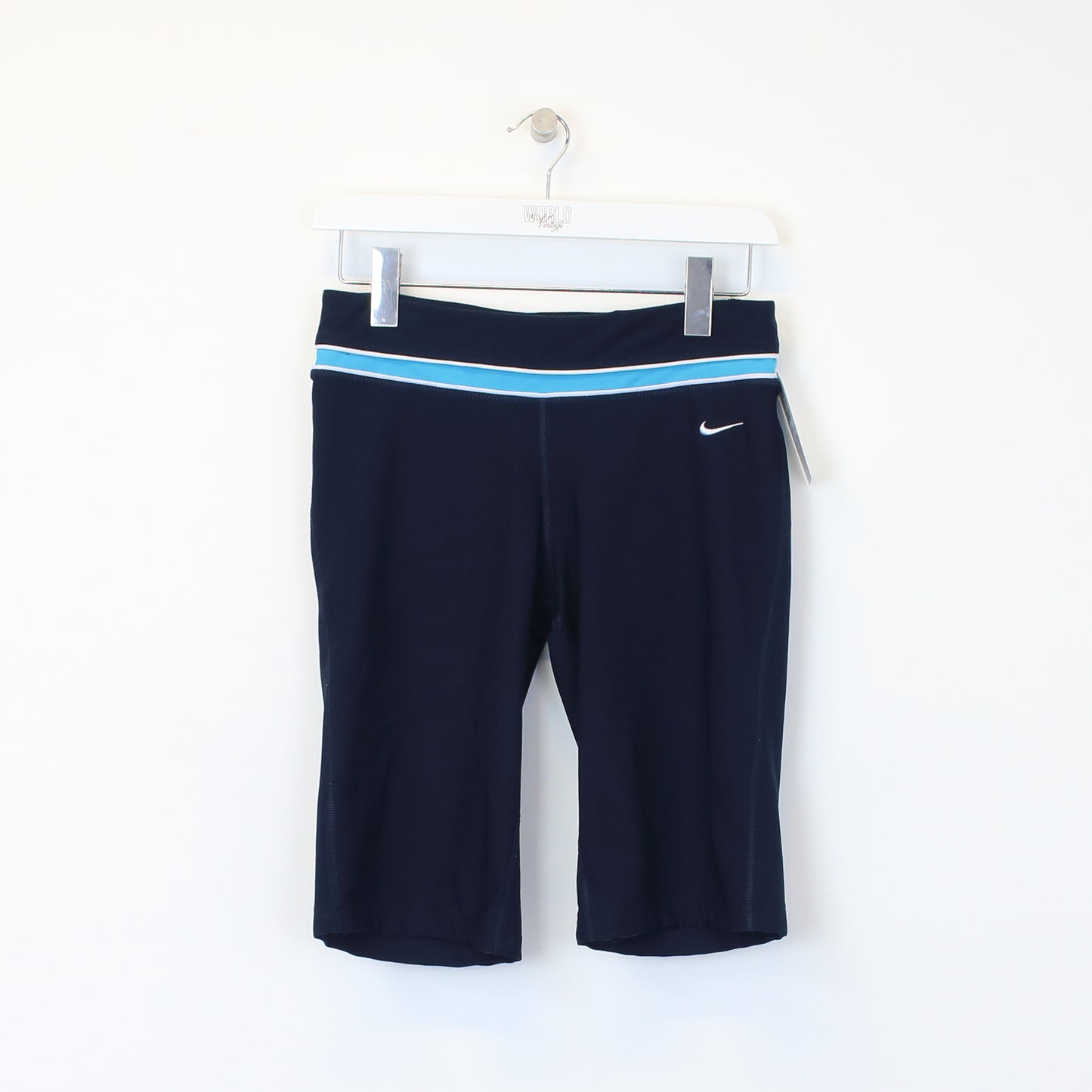 Vintage Nike shorts in navy blue. Best fits S