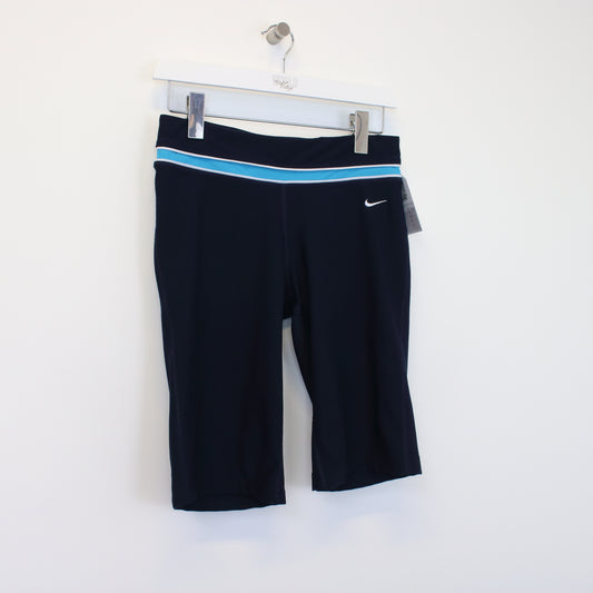 Vintage Nike shorts in navy blue. Best fits S