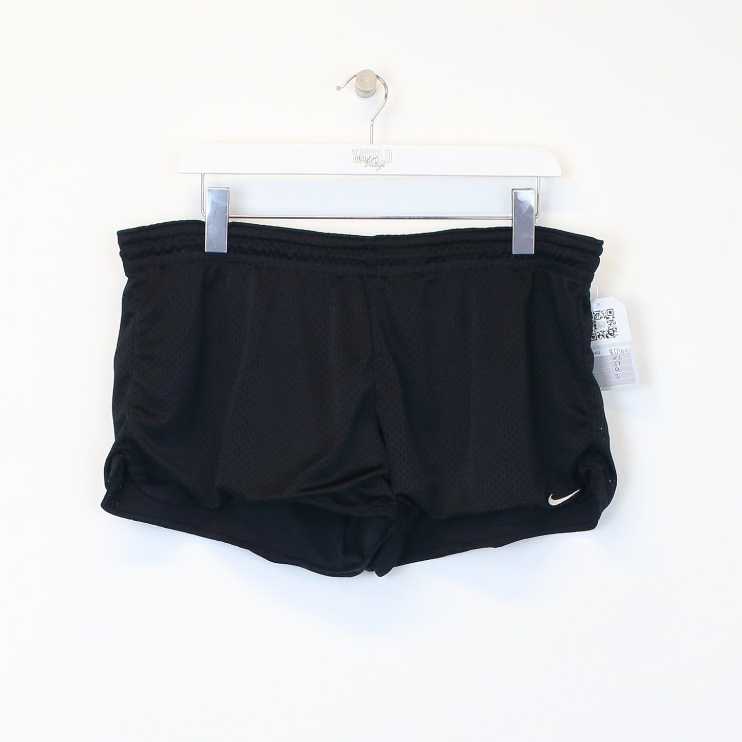 Vintage Nike shorts in black. Best fits XL