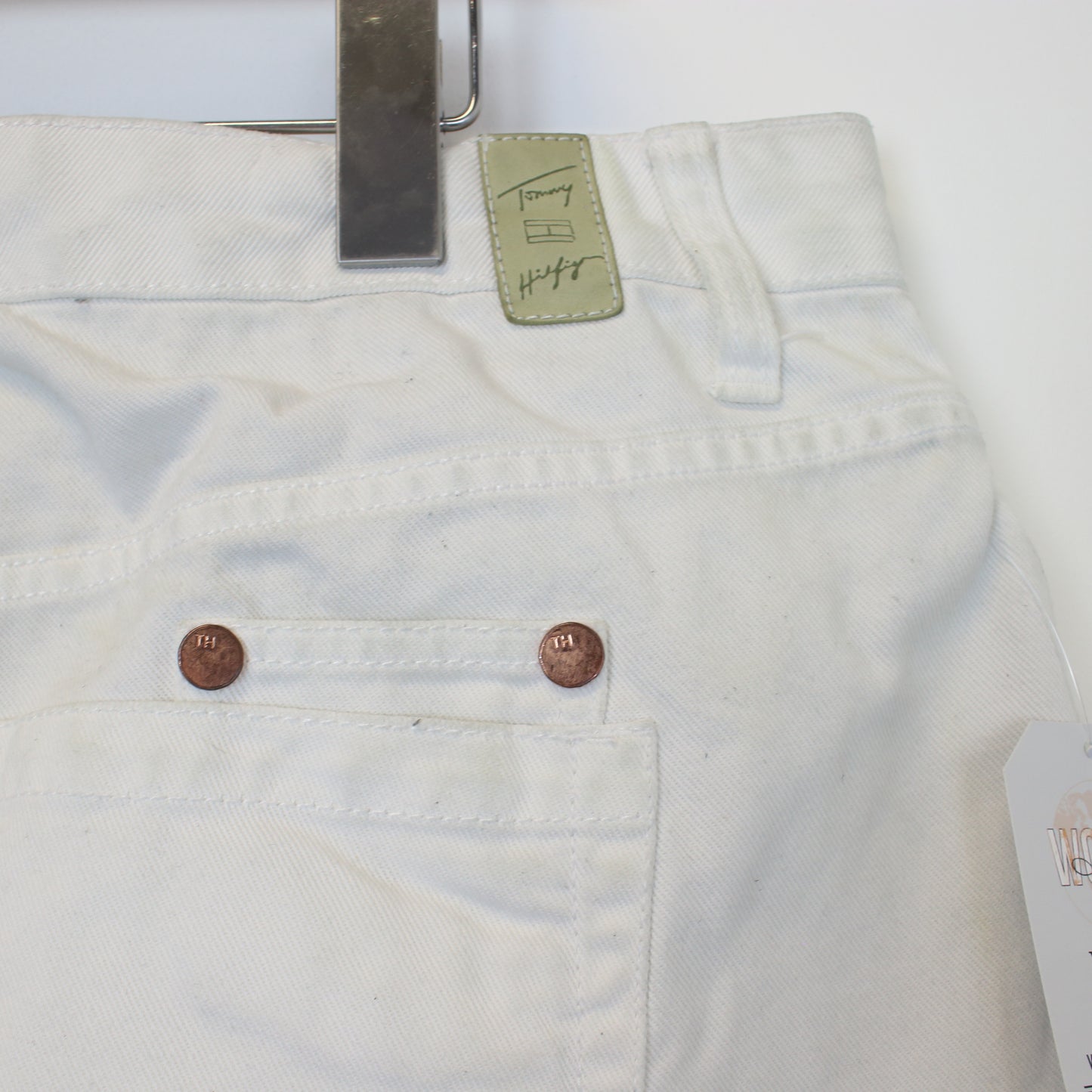 Vintage Tommy Hilfiger Jeans in white. Best fit W40 L25