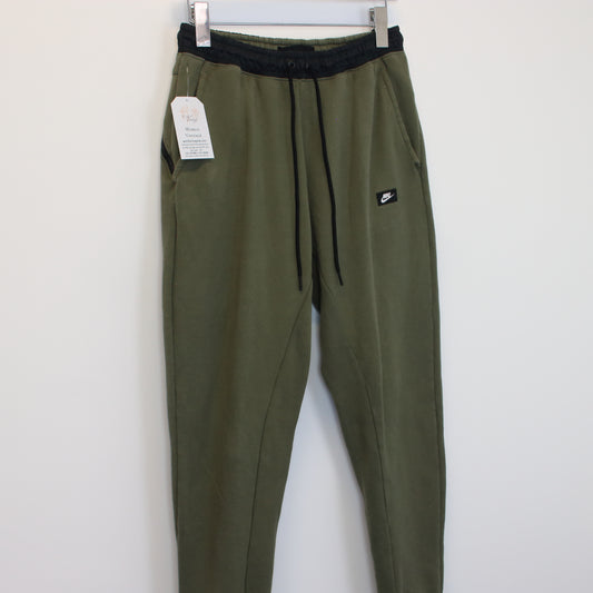 Vintage Nike Joggers in green. Best fit M