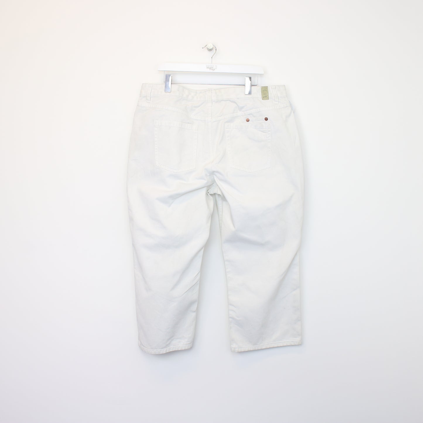 Vintage Tommy Hilfiger Jeans in white. Best fit W40 L25