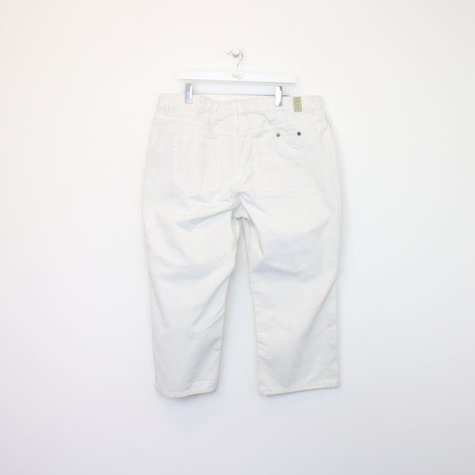 Vintage Tommy Hilfiger Jeans in white. Best fit W40 L25