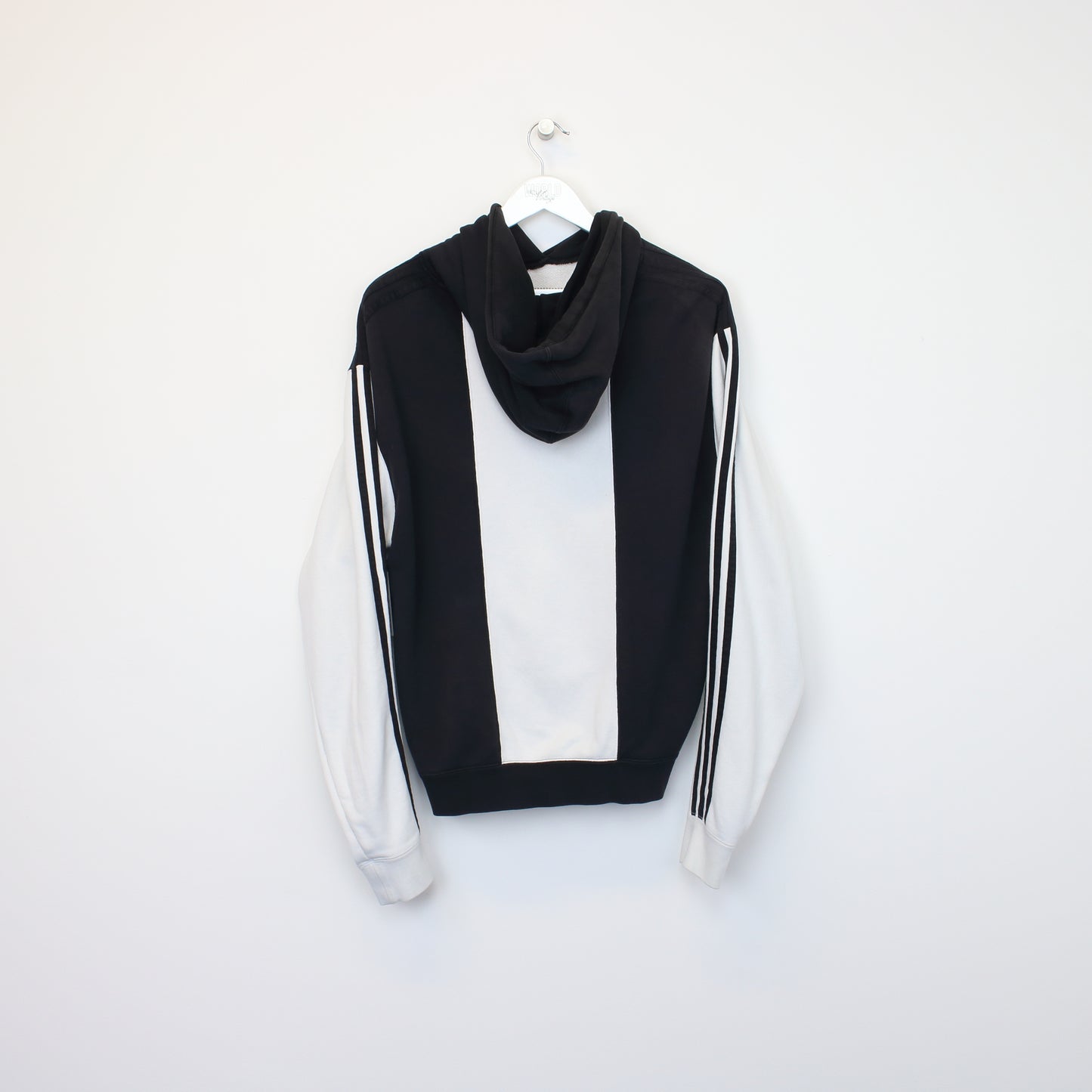 Vintage Adidas hoodie in black and white. Best fit M