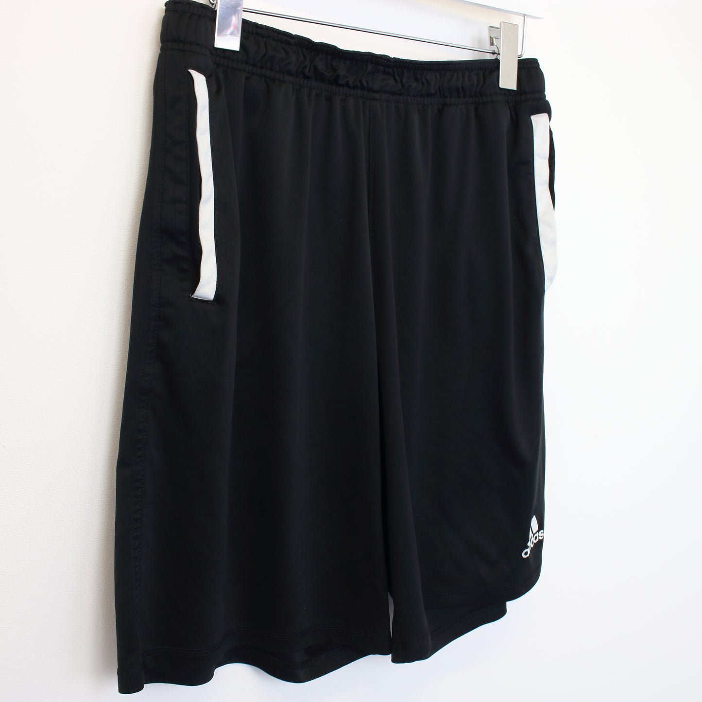 Vintage Adidas shorts in black. Best fit M