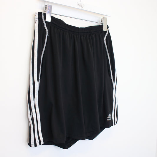 Vintage Adidas shorts in black. Best fit M