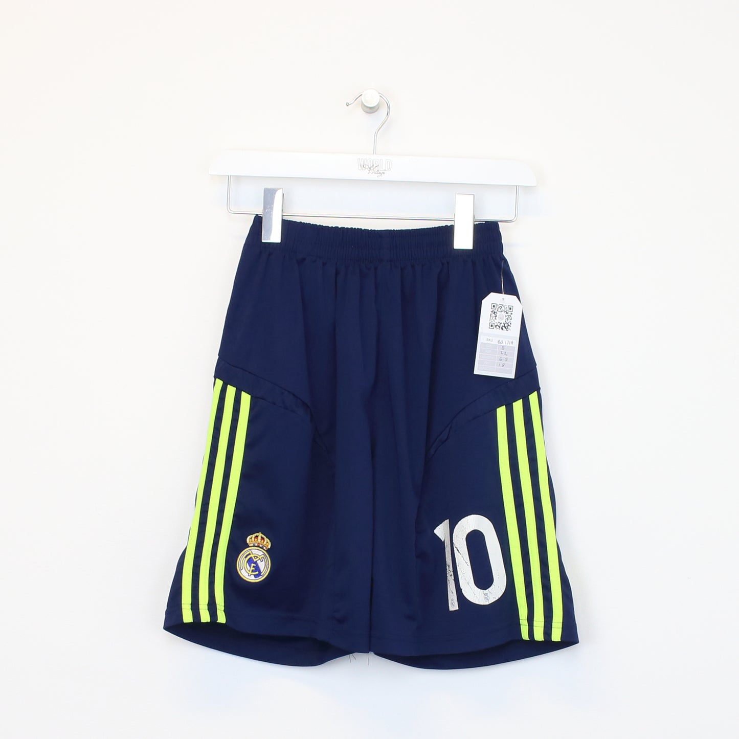 Vintage Adidas shorts in navy blue. Best fit XS