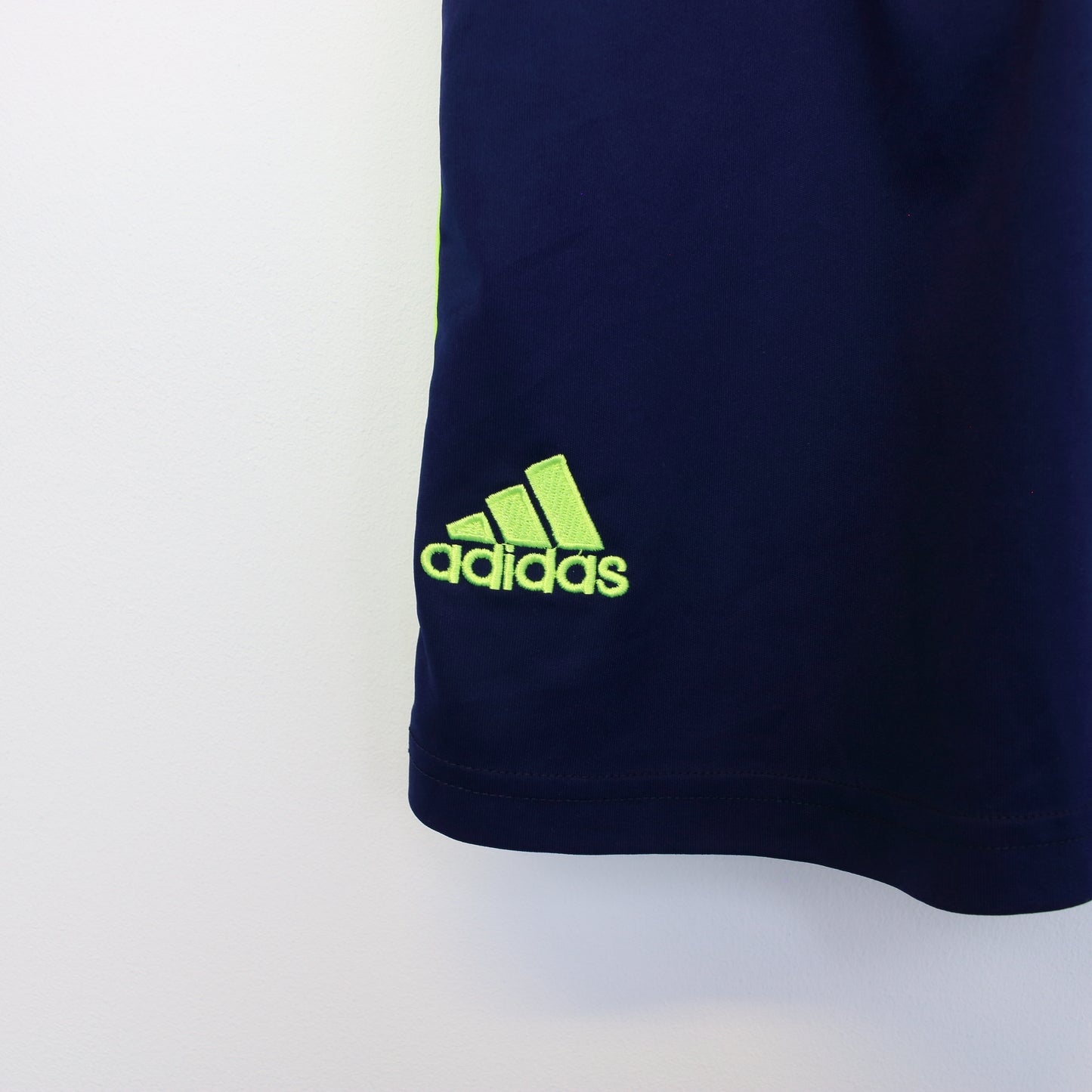 Vintage Adidas shorts in navy blue. Best fit XS