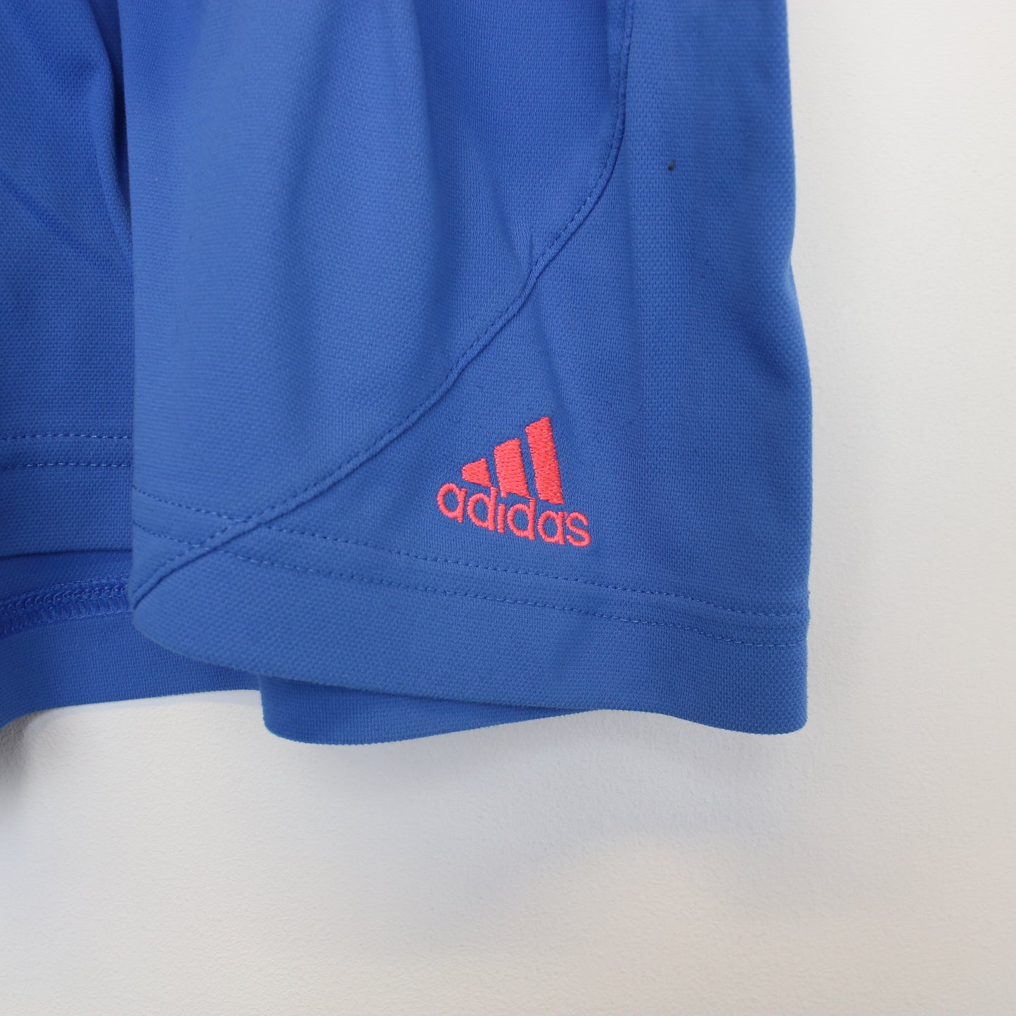 Vintage Adidas shorts in blue. Best fits XL