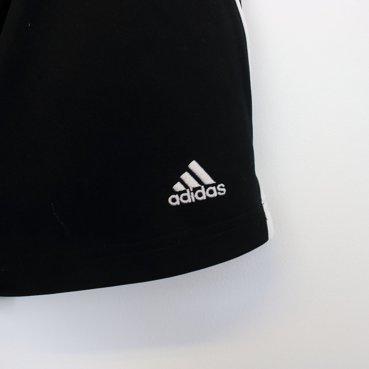 Vintage Adidas shorts in black. Best fits M