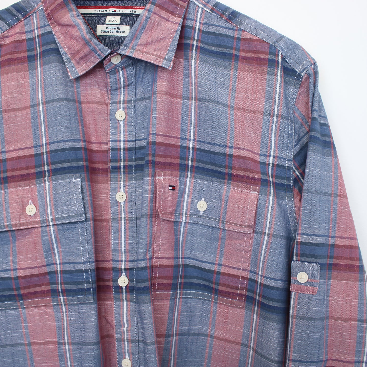 Vintage Tommy Hilfiger shirt in stripped red and blue. Best fits L