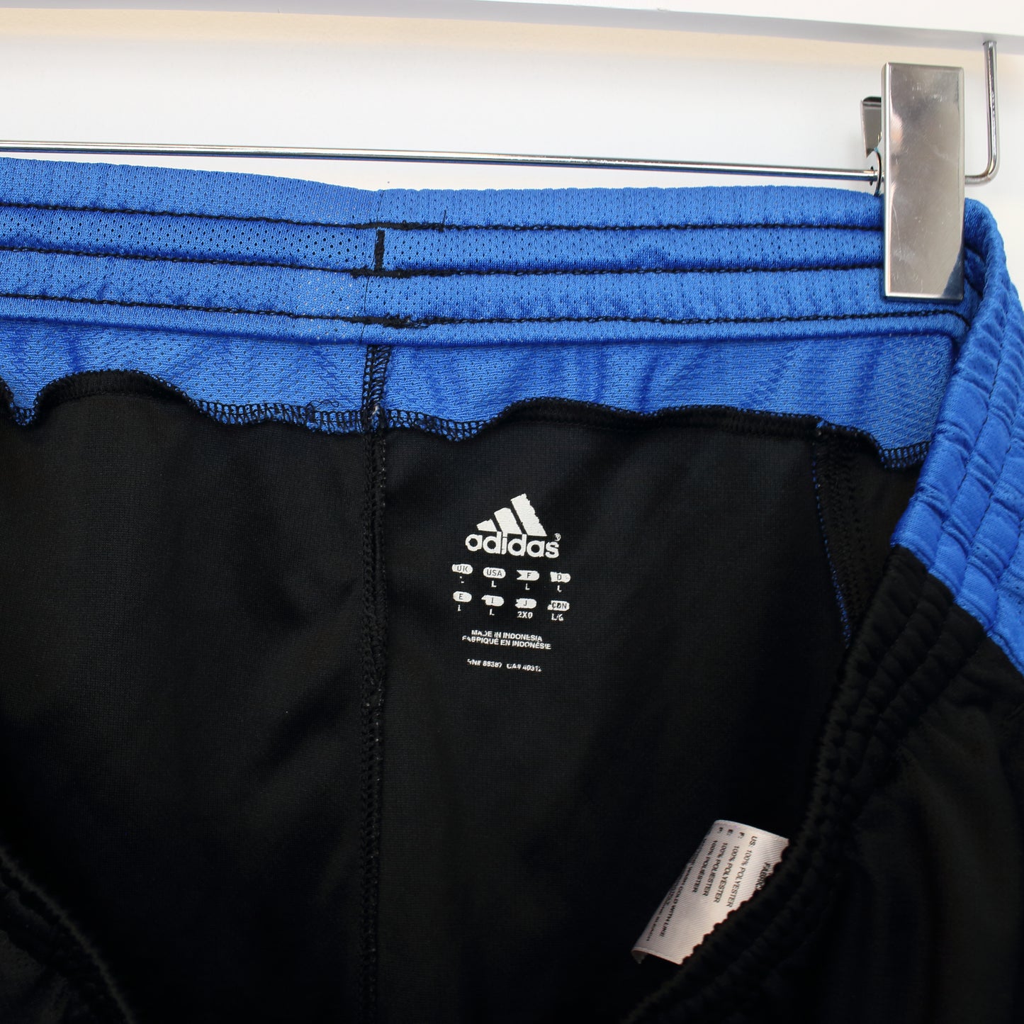 Vintage Adidas shorts in black and blue. Best fits L