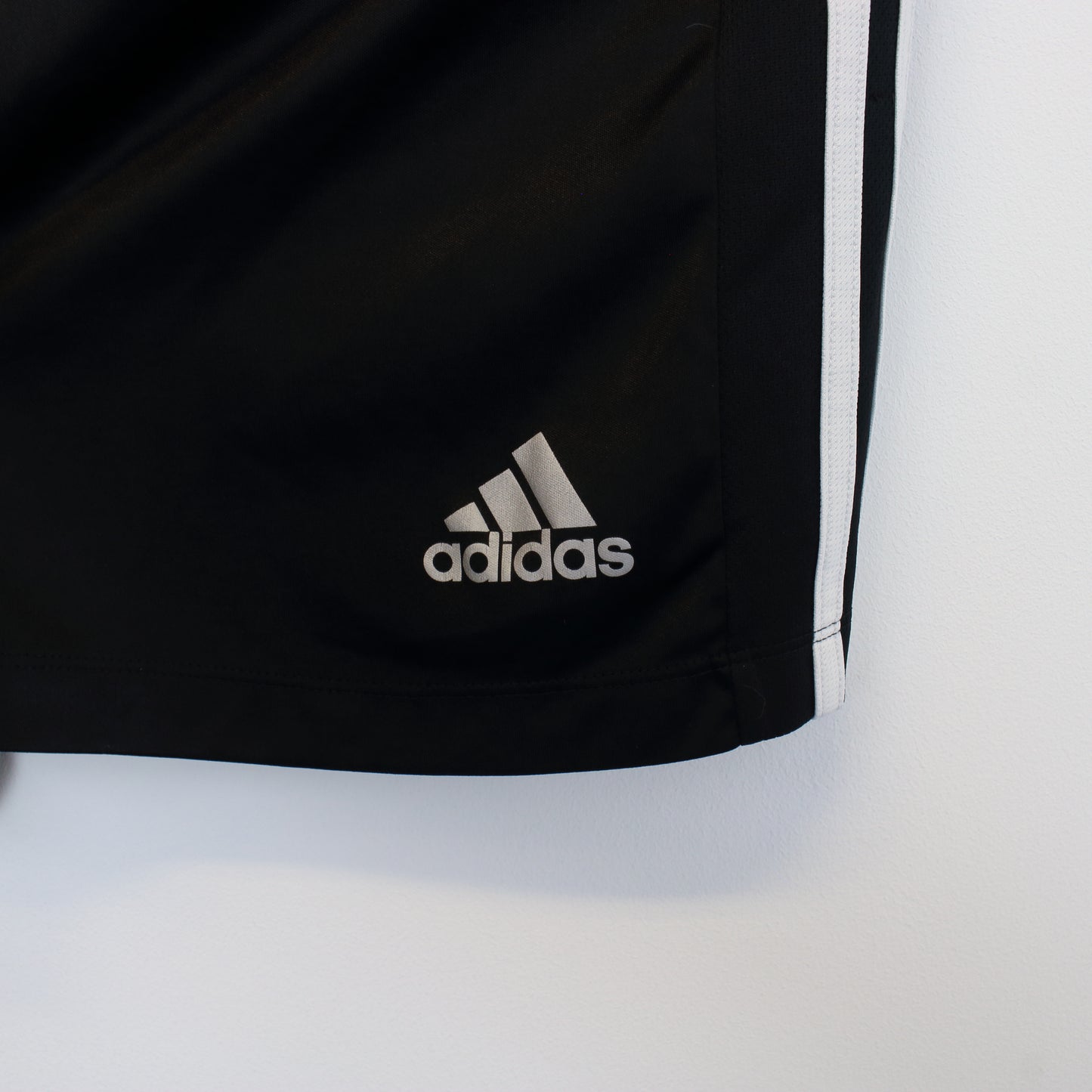 Vintage Adidas shorts in black. Best fits M