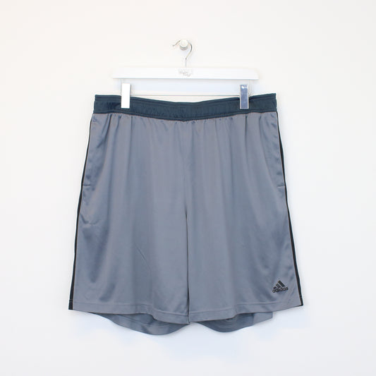 Vintage Adidas shorts in grey. Best fits XXL