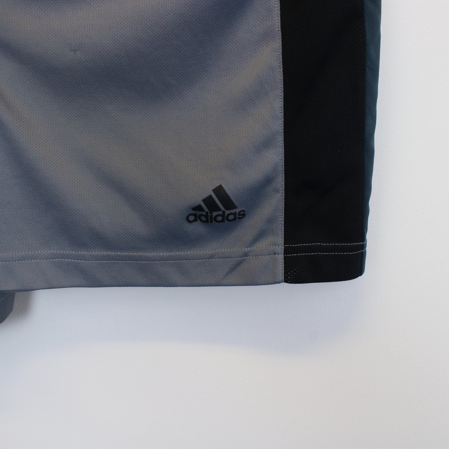 Vintage Adidas shorts in grey. Best fits XXL