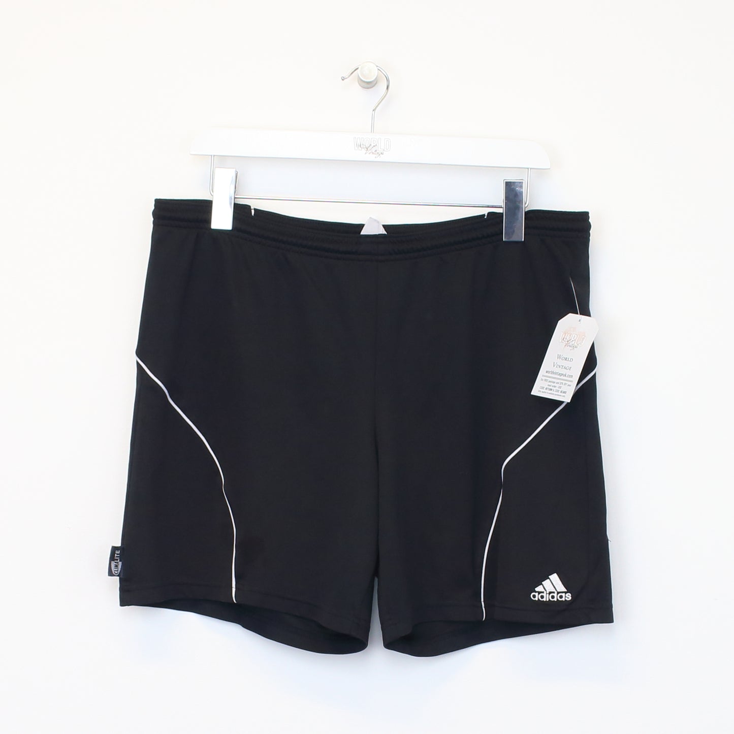 Vintage Adidas shorts in black. Best fits M