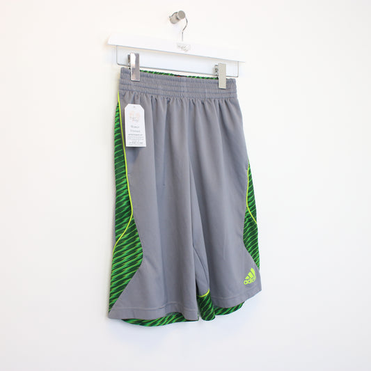 Vintage Adidas shorts in grey and green. Best fits S