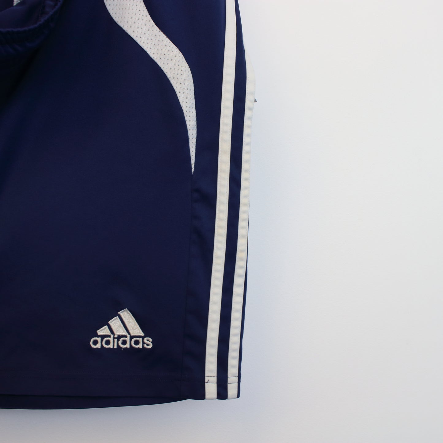 Vintage Adidas shorts in navy blue. Best fit XL