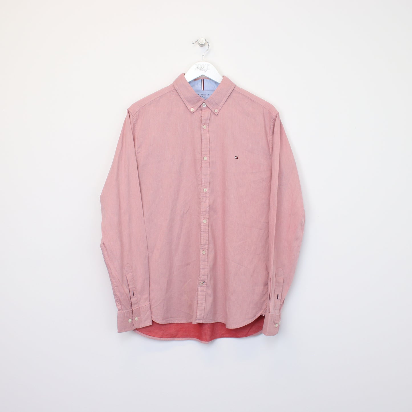 Vintage Tommy Hilfiger shirt in pink. Best fits M