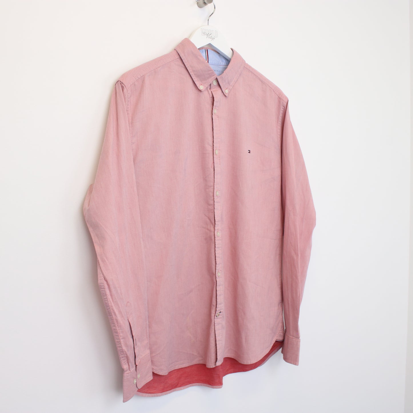 Vintage Tommy Hilfiger shirt in pink. Best fits M