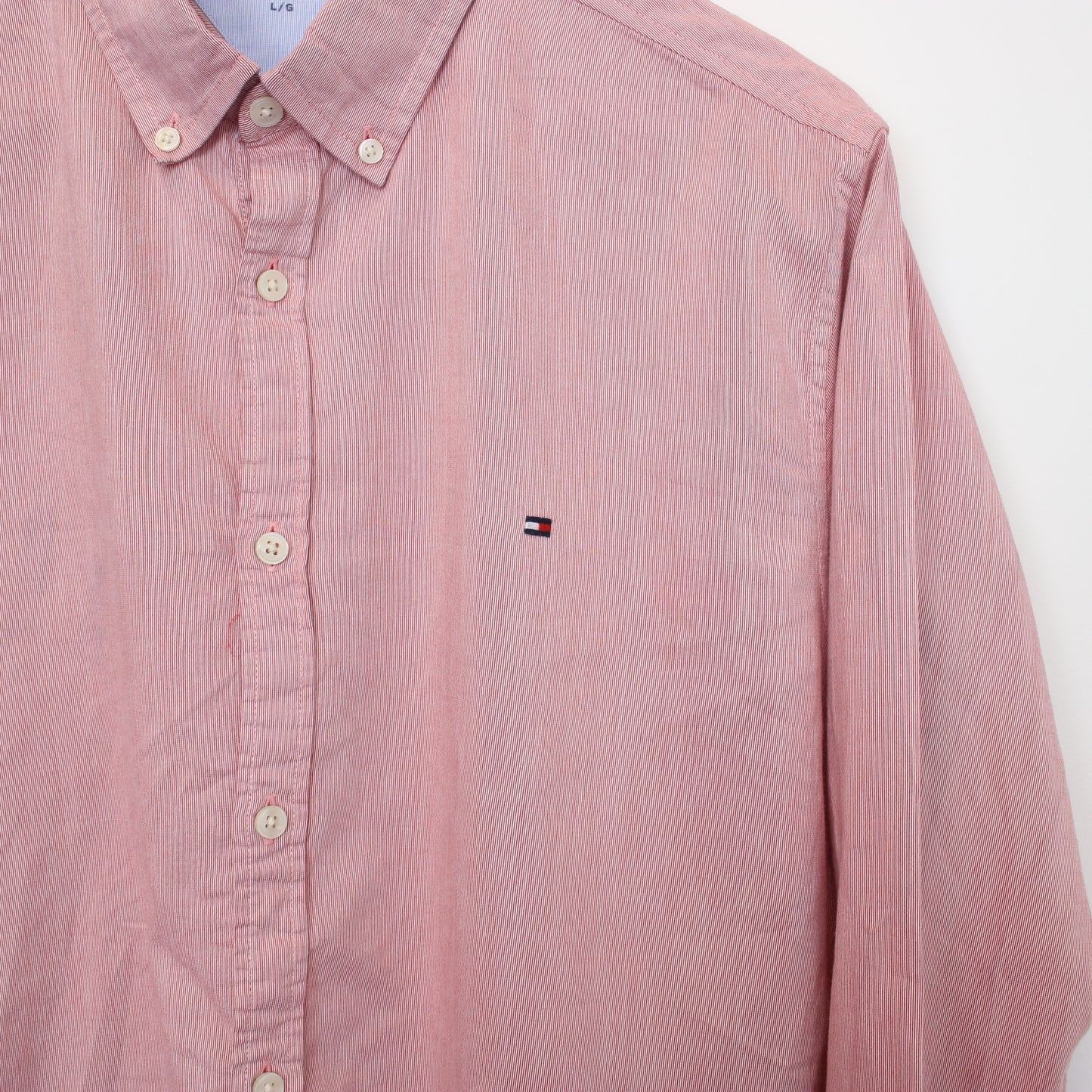 Vintage Tommy Hilfiger shirt in pink. Best fits M