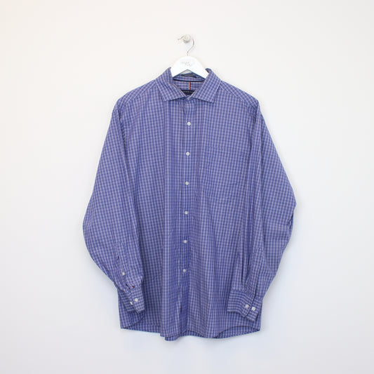 Vintage Tommy Hilfiger checked shirt in blue. Best fits L