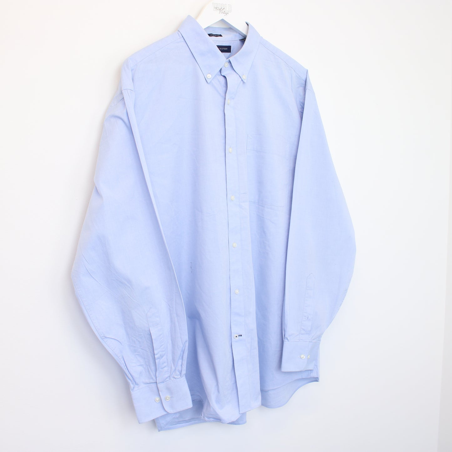 Vintage Tommy Hilfiger shirt in blue. Best fits L