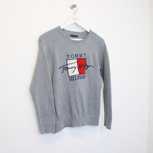 Vintage women's Tommy Hilfiger sweatshirt in grey. Best fits XS