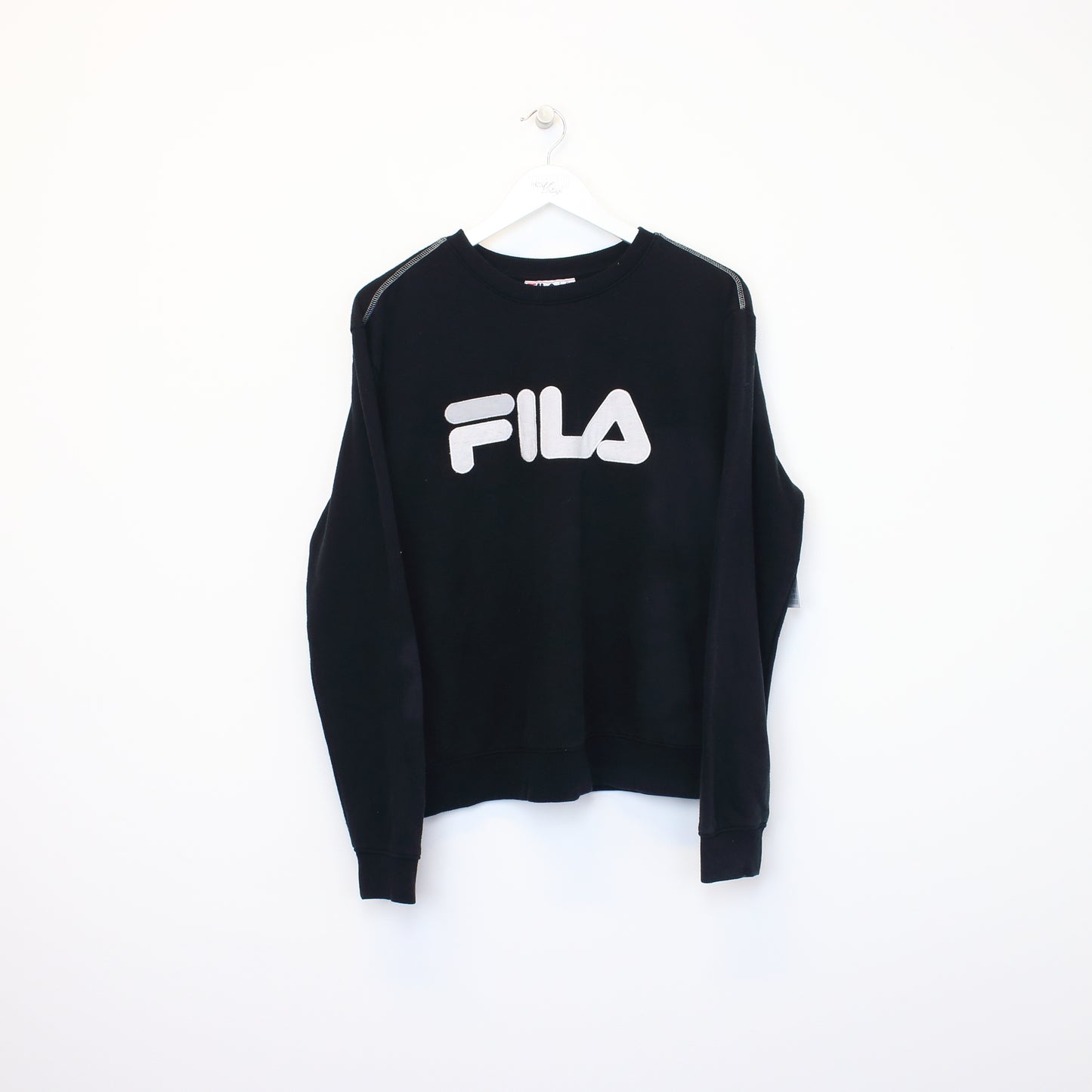 Vintage Fila sweatshirt in black. Best fits M